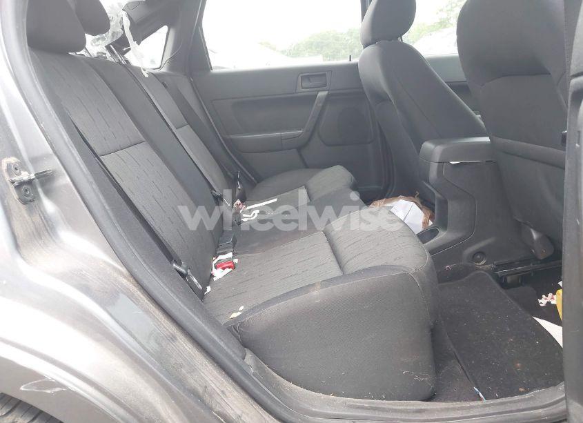 Photo 8 of 2011 Ford Focus SE (VIN 1FAHP3FN0BW141546)