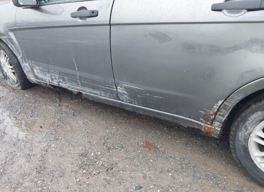 Photo 14 of 2011 Ford Focus SE (VIN 1FAHP3FN0BW161344)