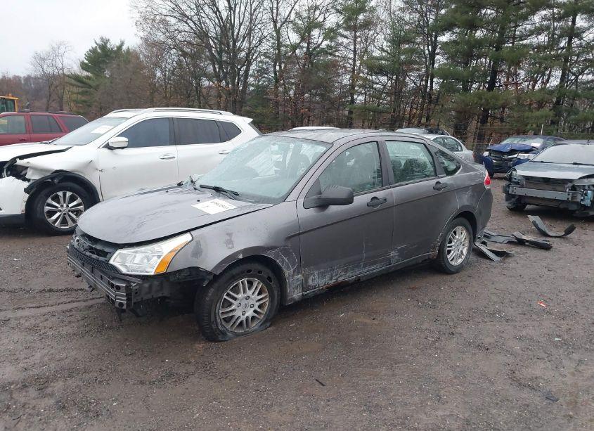 Photo 2 of 2011 Ford Focus SE (VIN 1FAHP3FN0BW161344)