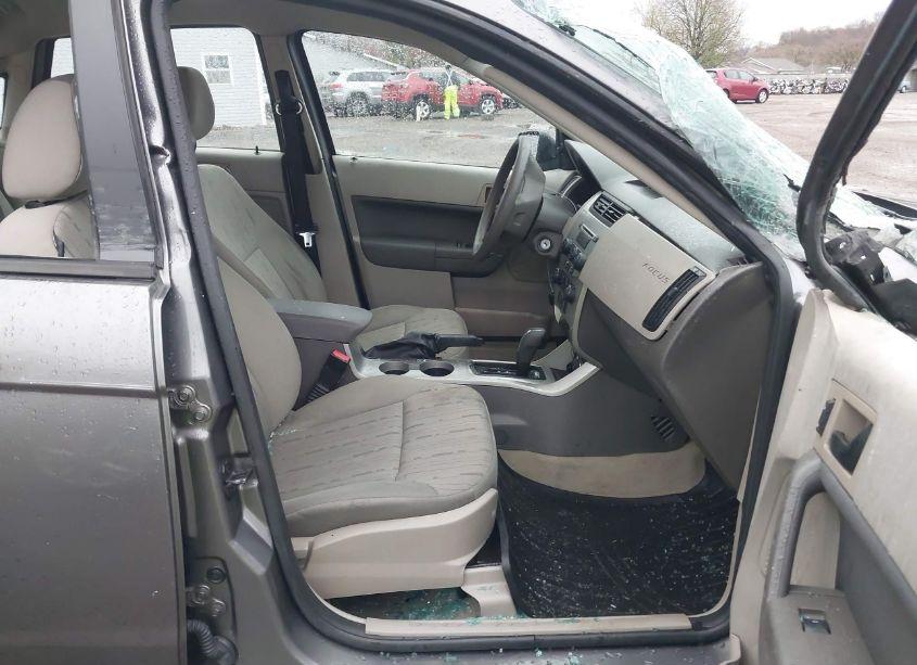 Photo 5 of 2011 Ford Focus SE (VIN 1FAHP3FN0BW161344)