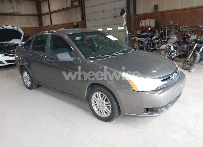 2011 Ford Focus SE (VIN 1FAHP3FN0BW186471) main photo