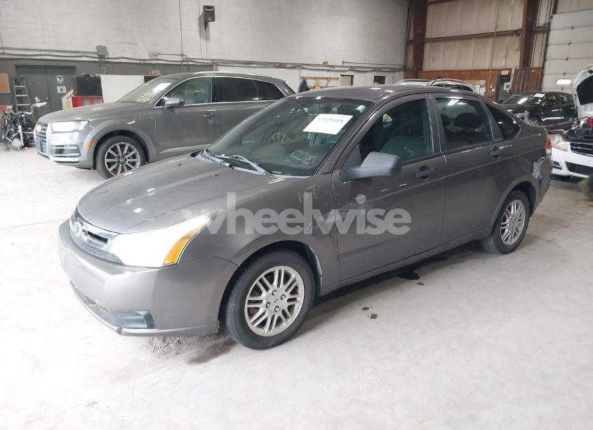 Photo 2 of 2011 Ford Focus SE (VIN 1FAHP3FN0BW186471)