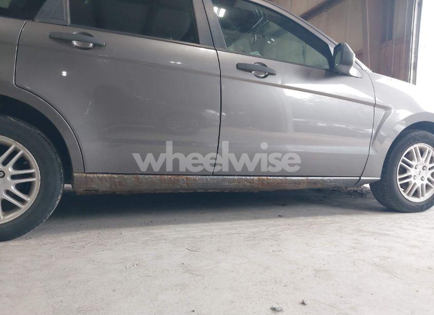 Photo 6 of 2011 Ford Focus SE (VIN 1FAHP3FN0BW186471)