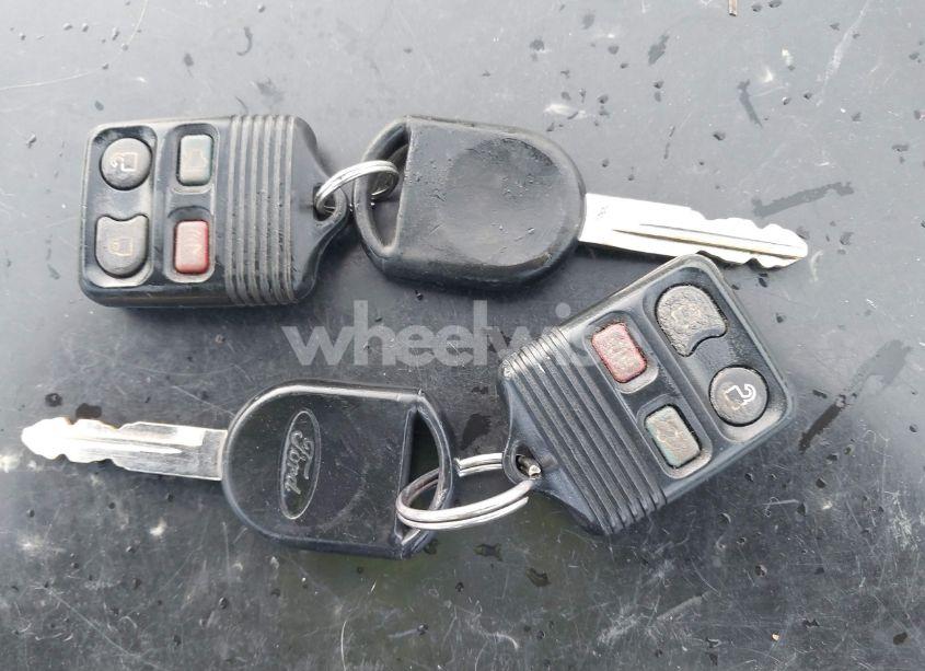 Photo 11 of 2010 Ford Focus SE (VIN 1FAHP3FN1AW108974)