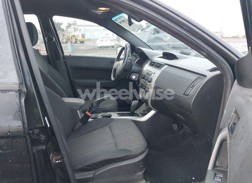 Photo 5 of 2010 Ford Focus SE (VIN 1FAHP3FN1AW108974)