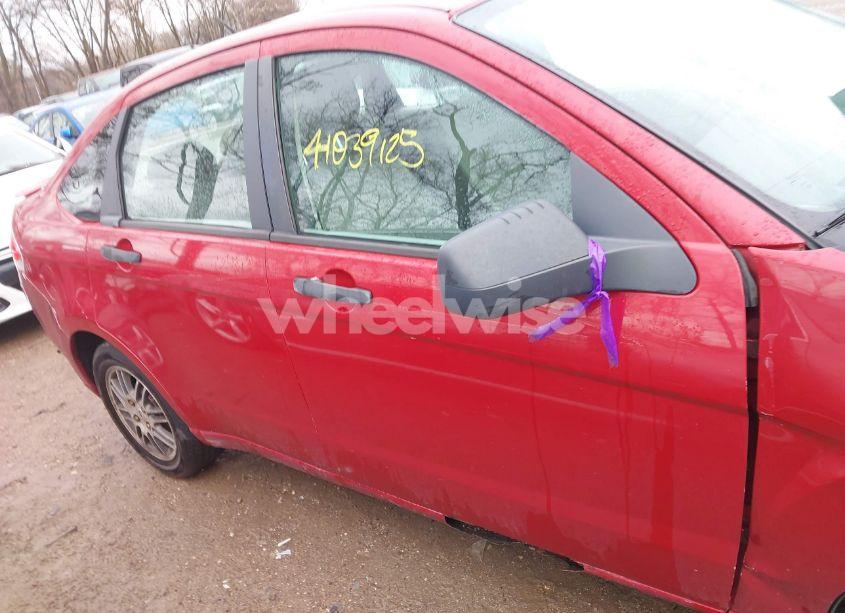 Photo 14 of 2010 Ford Focus SE (VIN 1FAHP3FN1AW158984)