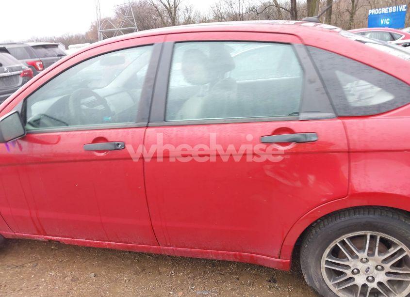 Photo 15 of 2010 Ford Focus SE (VIN 1FAHP3FN1AW158984)