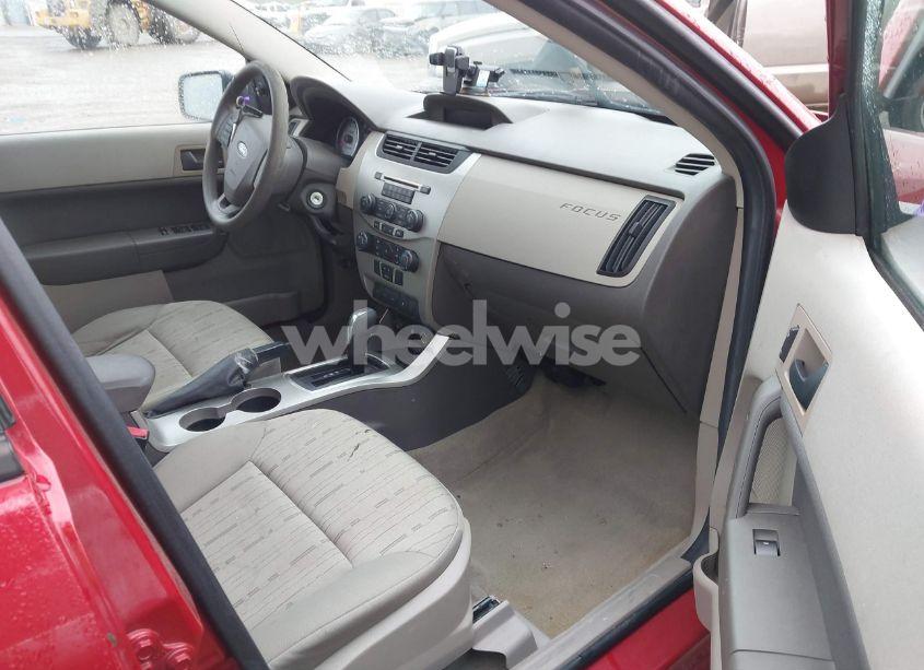 Photo 5 of 2010 Ford Focus SE (VIN 1FAHP3FN1AW158984)