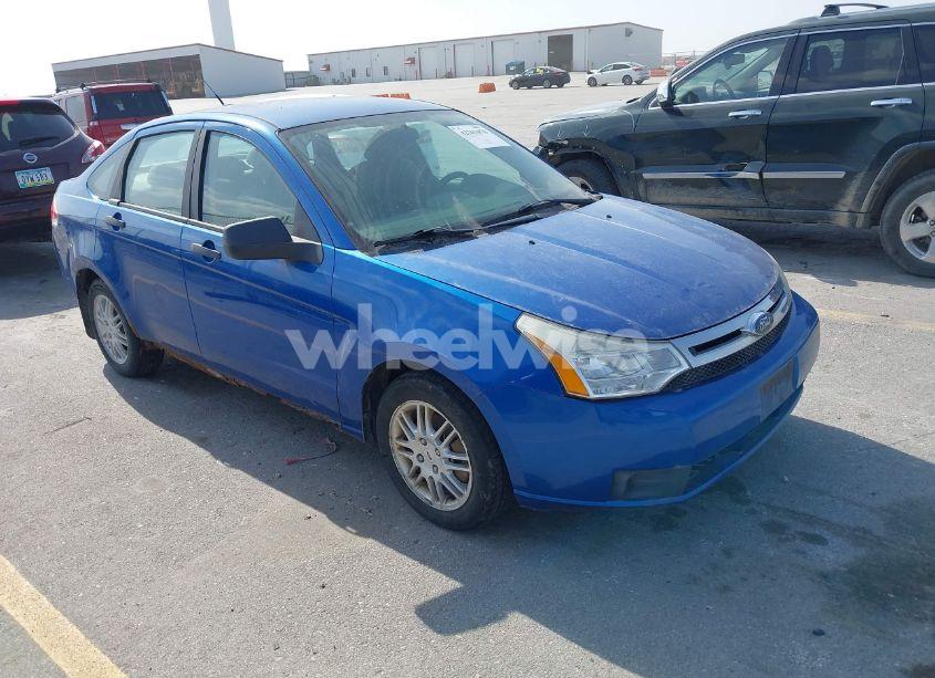 2010 Ford Focus SE (VIN 1FAHP3FN1AW167121) main photo