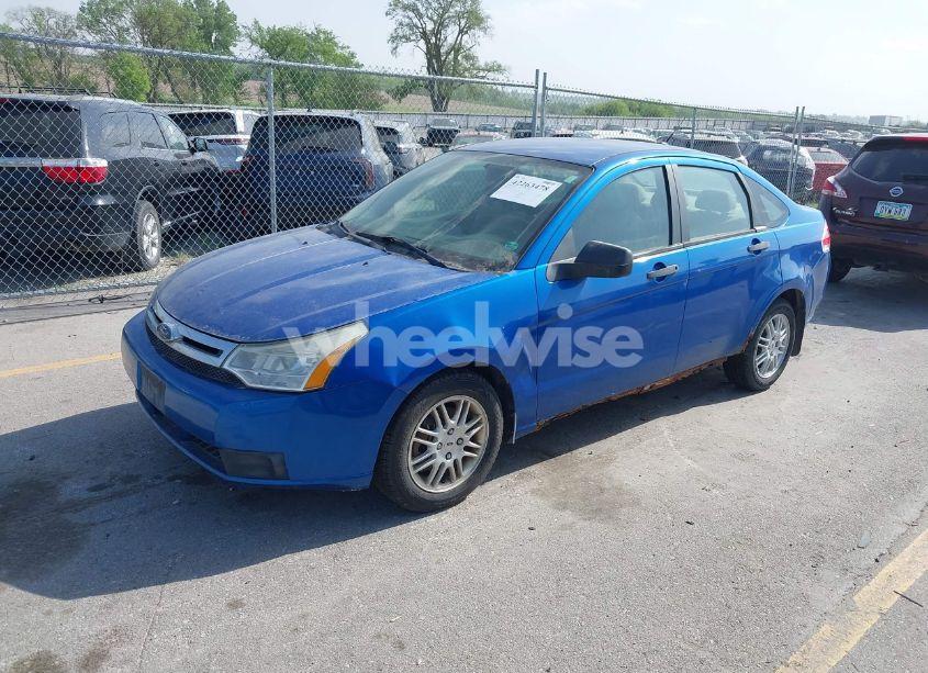 Photo 2 of 2010 Ford Focus SE (VIN 1FAHP3FN1AW167121)