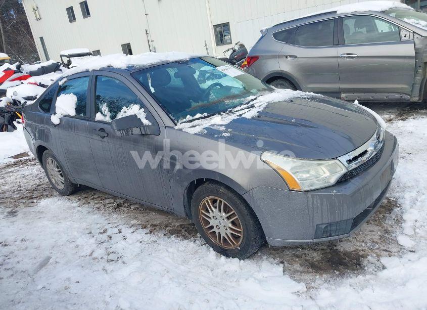 2010 Ford Focus SE (VIN 1FAHP3FN1AW181696) main photo