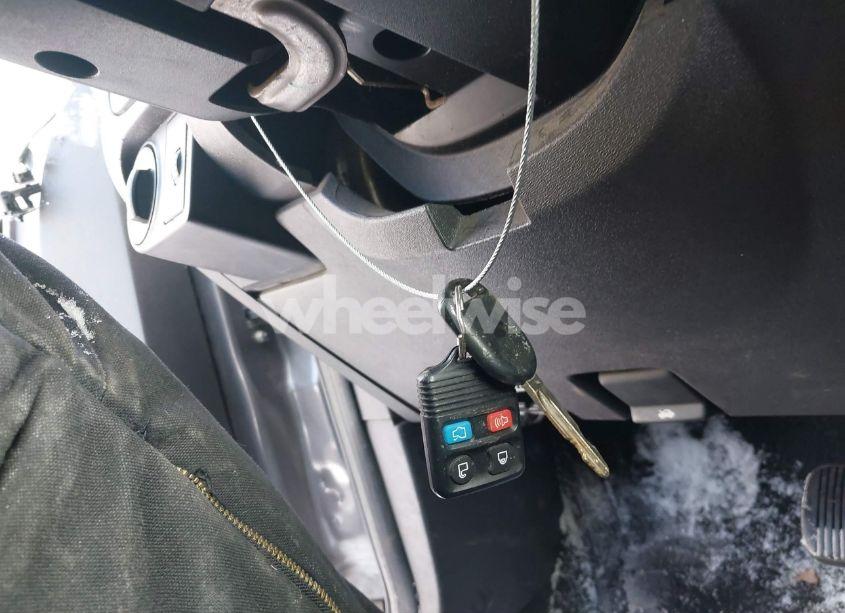 Photo 11 of 2010 Ford Focus SE (VIN 1FAHP3FN1AW181696)