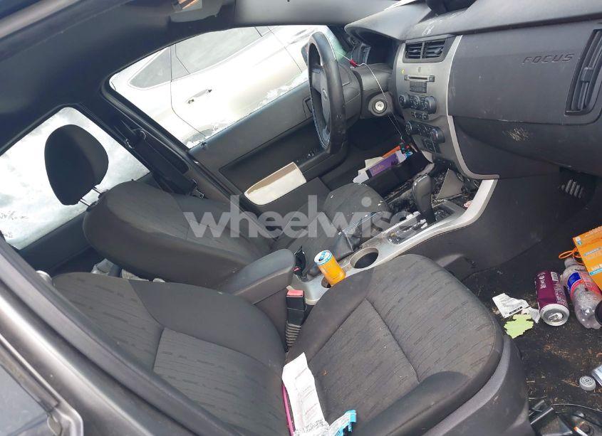Photo 5 of 2010 Ford Focus SE (VIN 1FAHP3FN1AW181696)