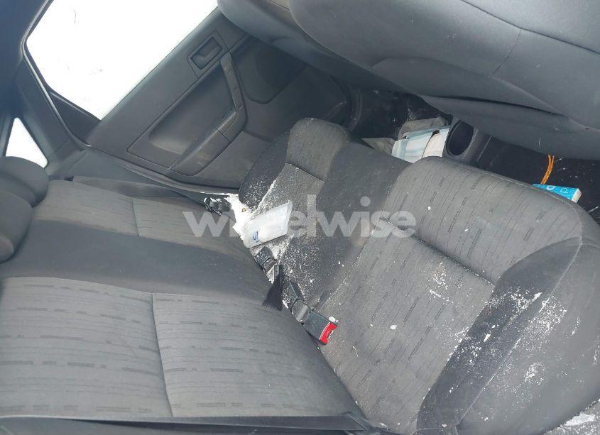 Photo 8 of 2010 Ford Focus SE (VIN 1FAHP3FN1AW181696)