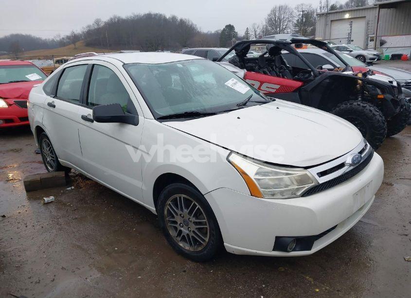 2010 Ford Focus SE (VIN 1FAHP3FN1AW207794) main photo