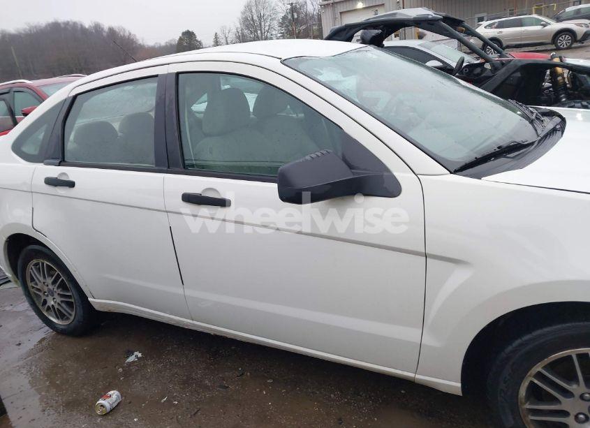 Photo 13 of 2010 Ford Focus SE (VIN 1FAHP3FN1AW207794)