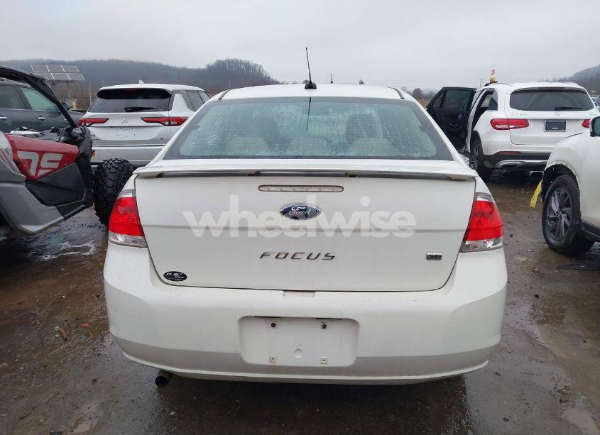 Photo 16 of 2010 Ford Focus SE (VIN 1FAHP3FN1AW207794)