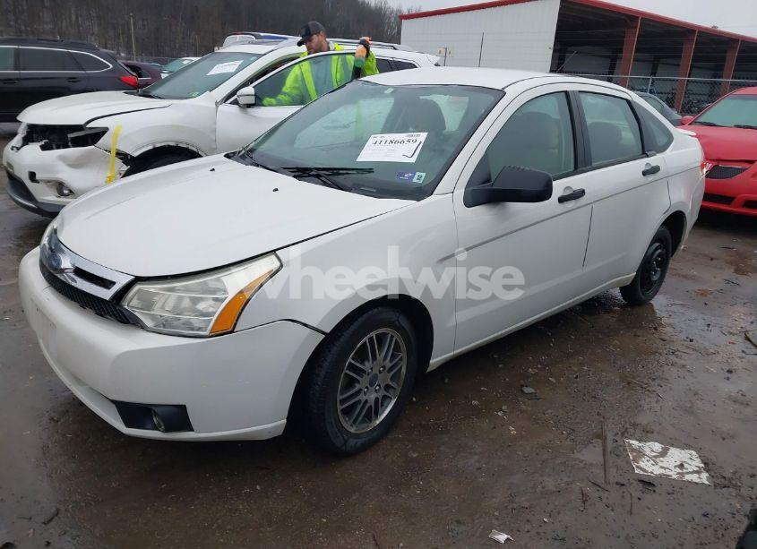 Photo 2 of 2010 Ford Focus SE (VIN 1FAHP3FN1AW207794)