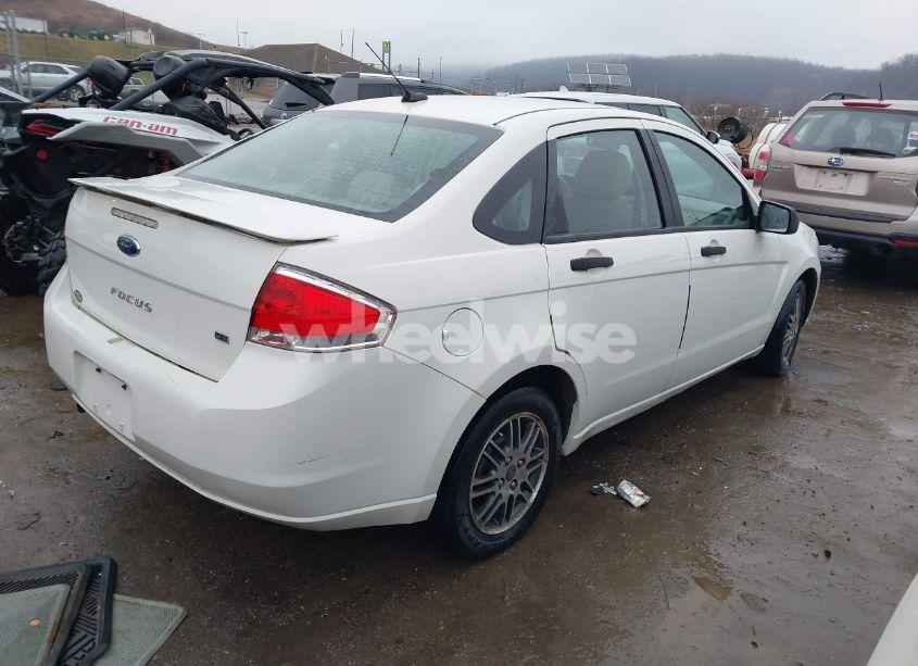 Photo 4 of 2010 Ford Focus SE (VIN 1FAHP3FN1AW207794)