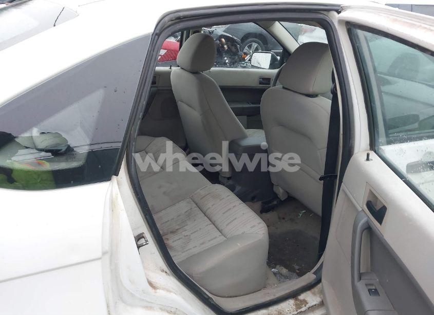 Photo 8 of 2010 Ford Focus SE (VIN 1FAHP3FN1AW207794)