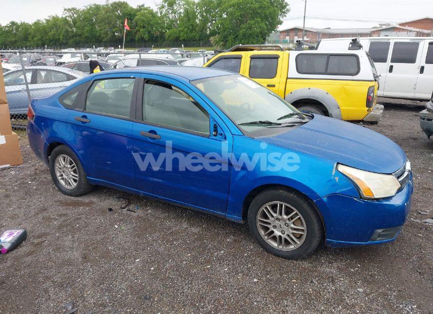 2010 Ford Focus SE (VIN 1FAHP3FN1AW264450) main photo