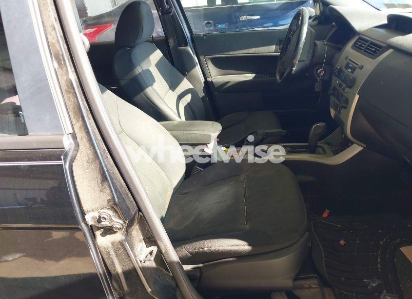 Photo 5 of 2010 Ford Focus SE (VIN 1FAHP3FN1AW284441)