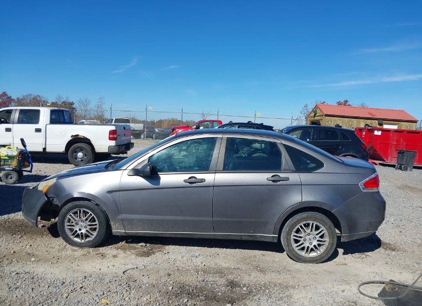 Photo 14 of 2010 Ford Focus SE (VIN 1FAHP3FN1AW287470)