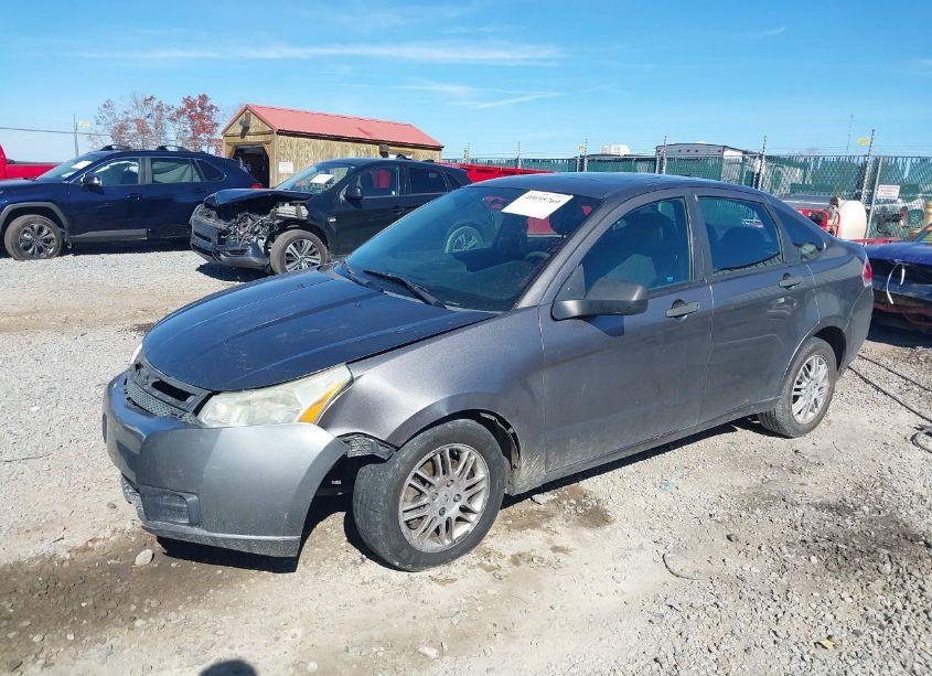 Photo 2 of 2010 Ford Focus SE (VIN 1FAHP3FN1AW287470)