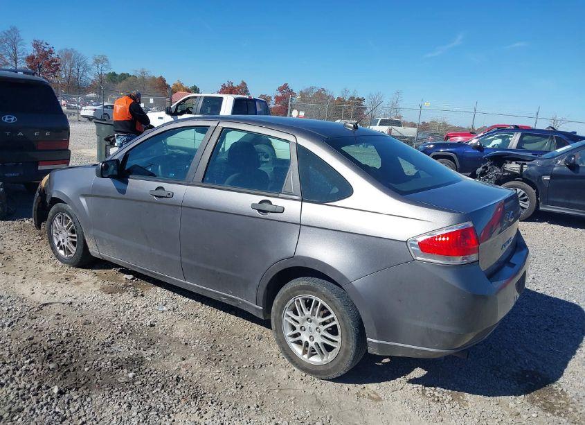 Photo 3 of 2010 Ford Focus SE (VIN 1FAHP3FN1AW287470)