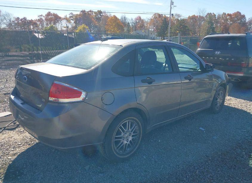 Photo 4 of 2010 Ford Focus SE (VIN 1FAHP3FN1AW287470)