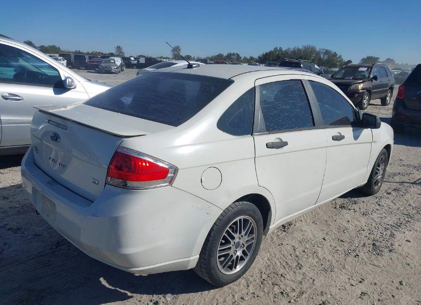 Photo 4 of 2011 Ford Focus SE (VIN 1FAHP3FN1BW101105)