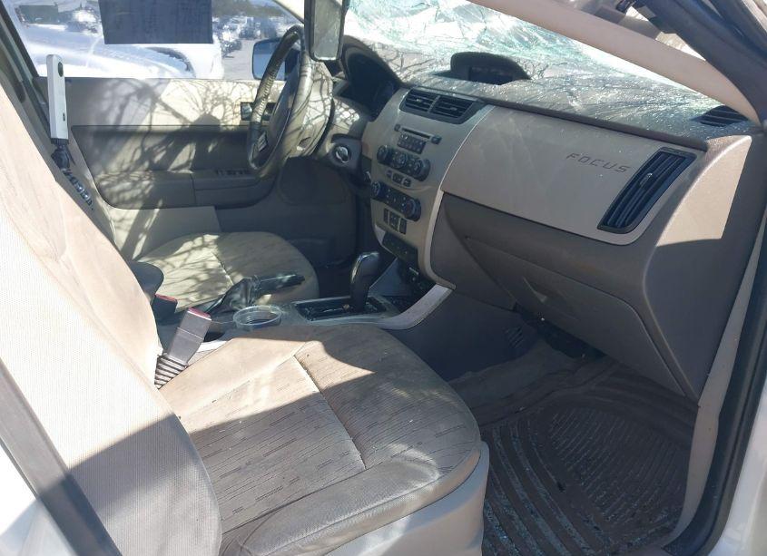 Photo 5 of 2011 Ford Focus SE (VIN 1FAHP3FN1BW101105)