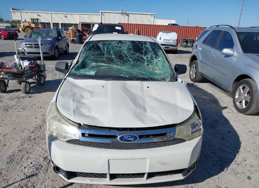 Photo 6 of 2011 Ford Focus SE (VIN 1FAHP3FN1BW101105)