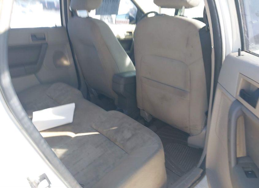 Photo 8 of 2011 Ford Focus SE (VIN 1FAHP3FN1BW101105)