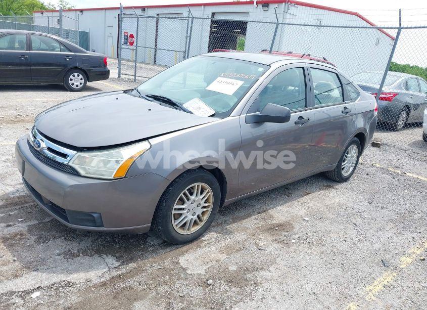 Photo 2 of 2011 Ford Focus SE (VIN 1FAHP3FN1BW101962)