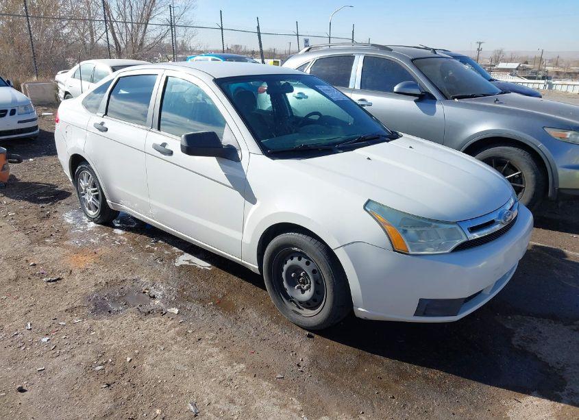 2011 Ford Focus SE (VIN 1FAHP3FN1BW112525) main photo
