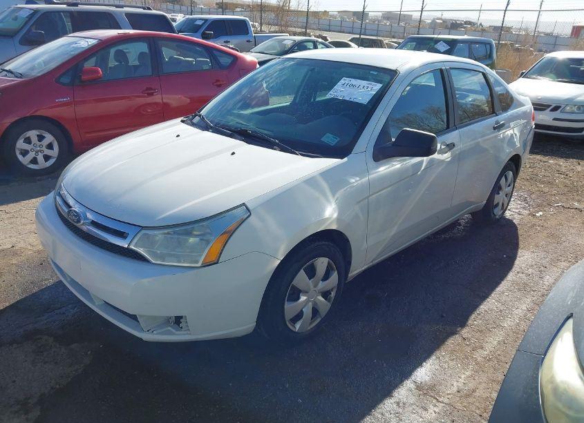 Photo 2 of 2011 Ford Focus SE (VIN 1FAHP3FN1BW112525)