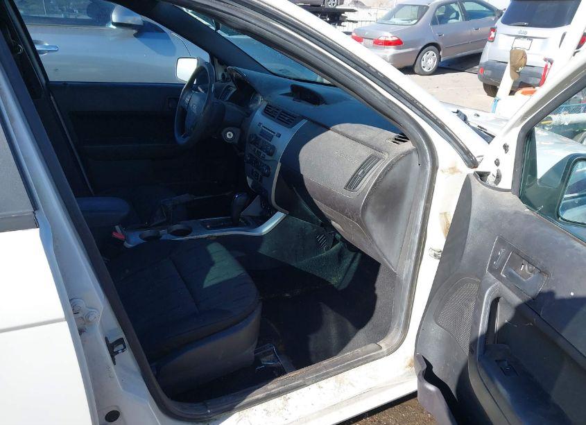 Photo 5 of 2011 Ford Focus SE (VIN 1FAHP3FN1BW112525)