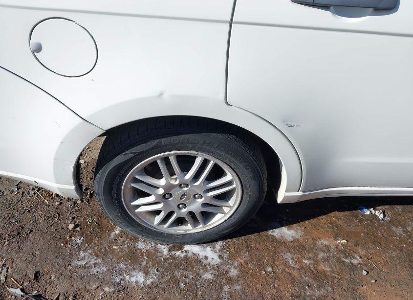 Photo 6 of 2011 Ford Focus SE (VIN 1FAHP3FN1BW112525)