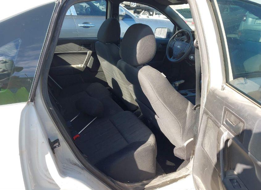 Photo 8 of 2011 Ford Focus SE (VIN 1FAHP3FN1BW112525)