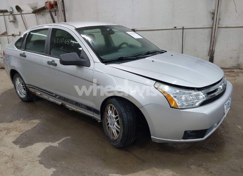 2011 Ford Focus SE (VIN 1FAHP3FN1BW120916) main photo