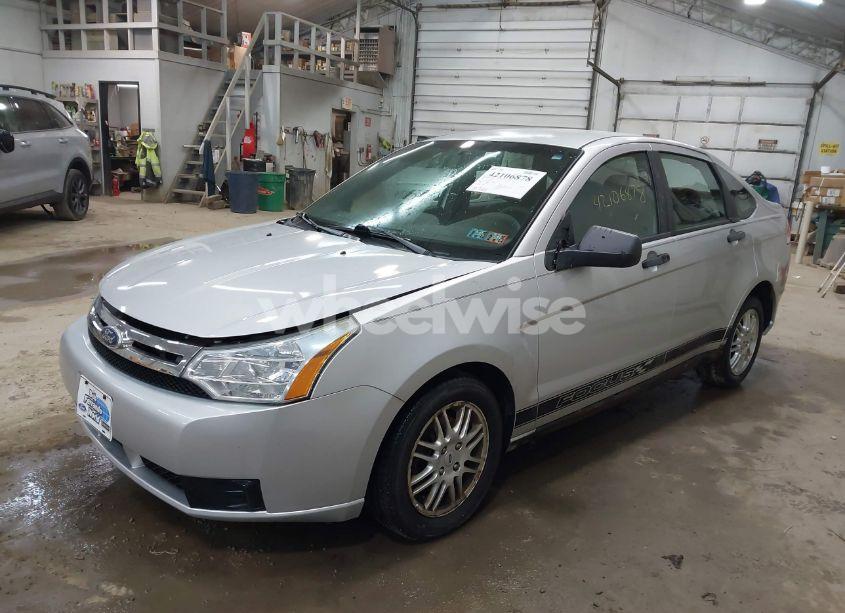 Photo 2 of 2011 Ford Focus SE (VIN 1FAHP3FN1BW120916)