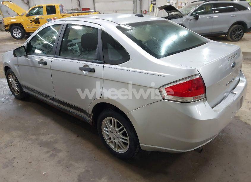 Photo 3 of 2011 Ford Focus SE (VIN 1FAHP3FN1BW120916)