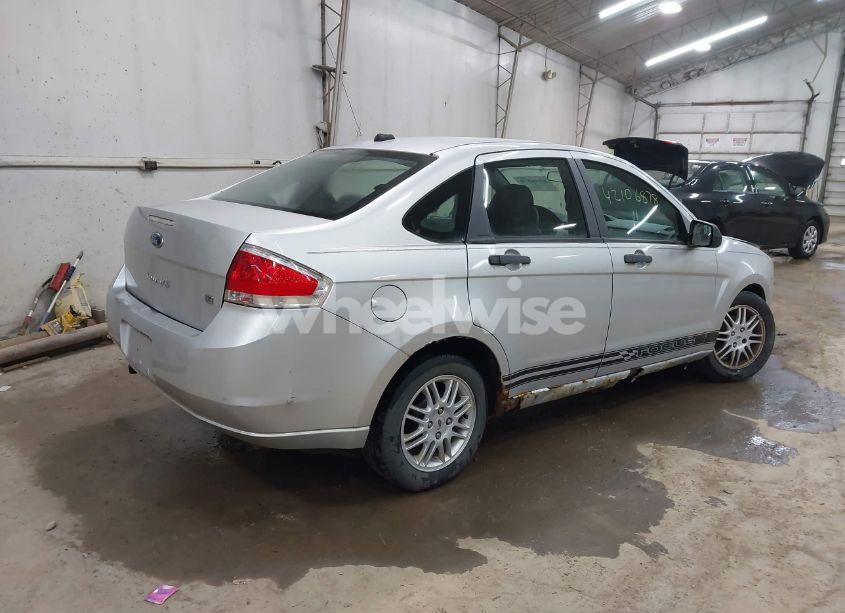 Photo 4 of 2011 Ford Focus SE (VIN 1FAHP3FN1BW120916)