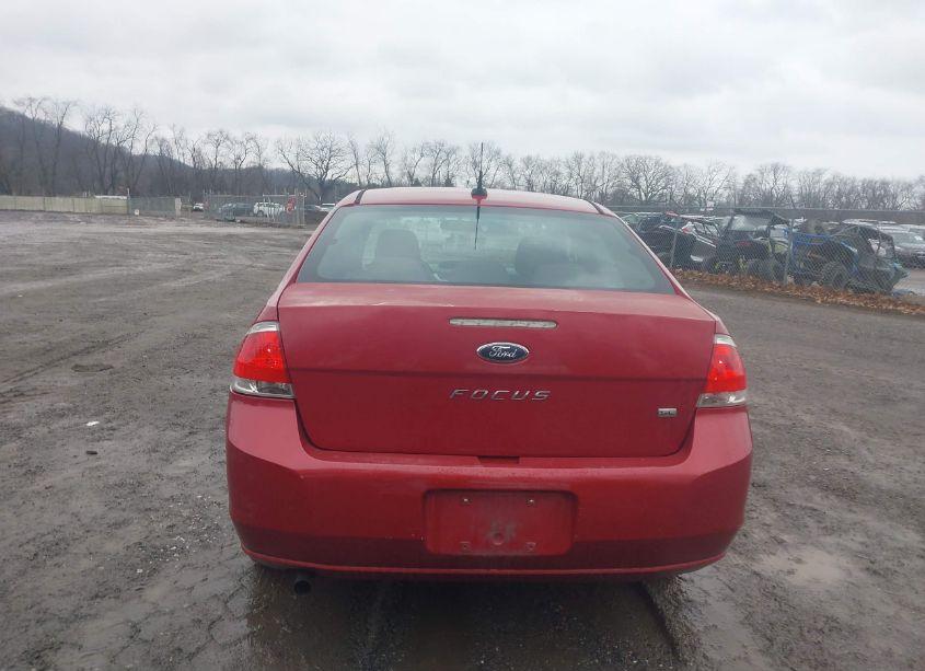 Photo 17 of 2011 Ford Focus SE (VIN 1FAHP3FN1BW129521)