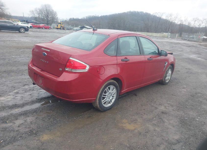 Photo 4 of 2011 Ford Focus SE (VIN 1FAHP3FN1BW129521)