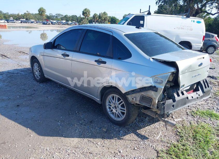 Photo 3 of 2011 Ford Focus SE (VIN 1FAHP3FN1BW142754)