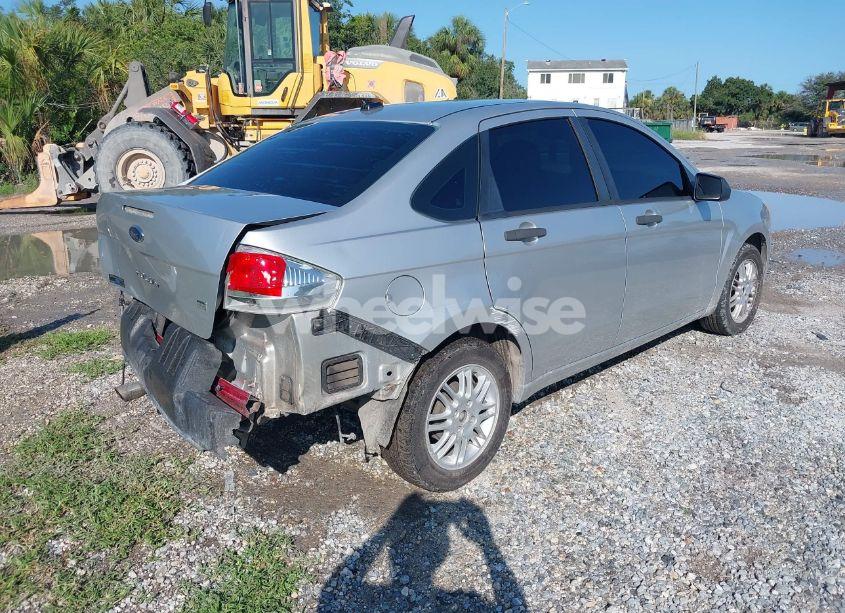 Photo 4 of 2011 Ford Focus SE (VIN 1FAHP3FN1BW142754)