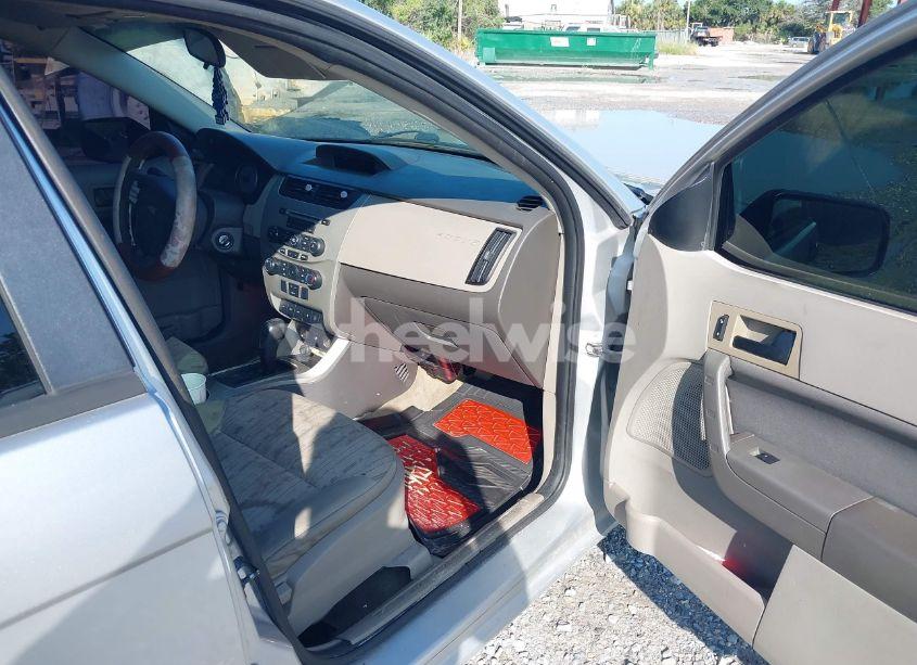 Photo 5 of 2011 Ford Focus SE (VIN 1FAHP3FN1BW142754)