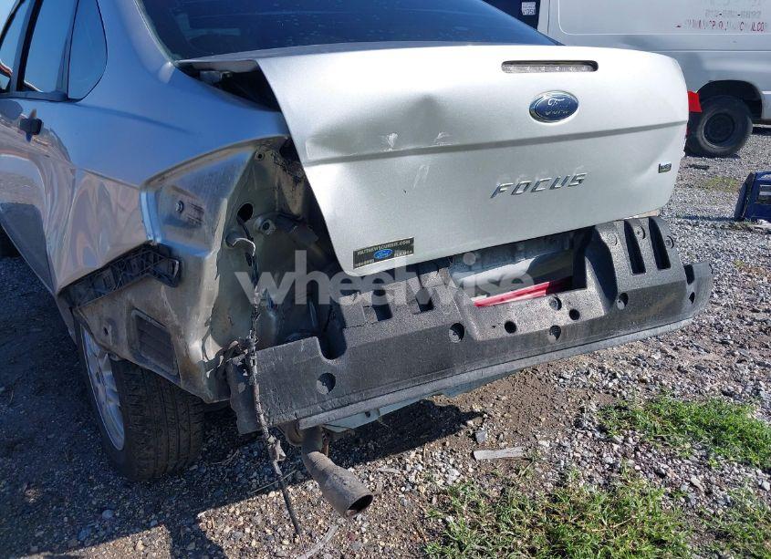 Photo 6 of 2011 Ford Focus SE (VIN 1FAHP3FN1BW142754)